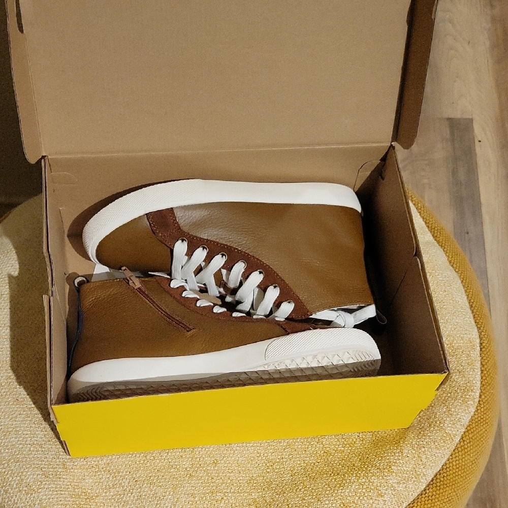 Mini Boden Tan High-Top Sneakers